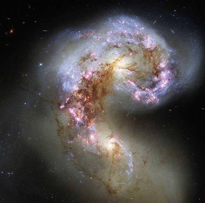 citra Galaksi Antennae (dok. NASA/ESA/Hubble)