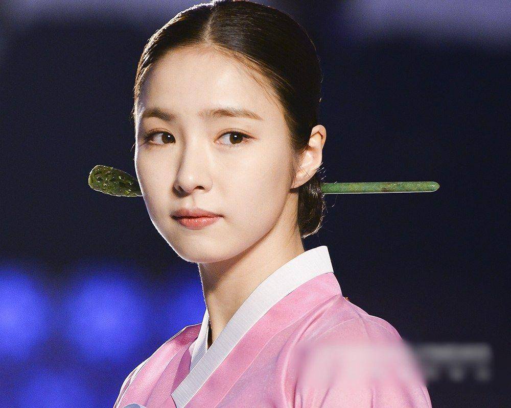 potret Shin Se Kyung (hancinema.net)