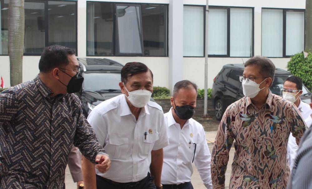 Group CEO Harman Subakat bersama para Menteri (Dok. Paragon)