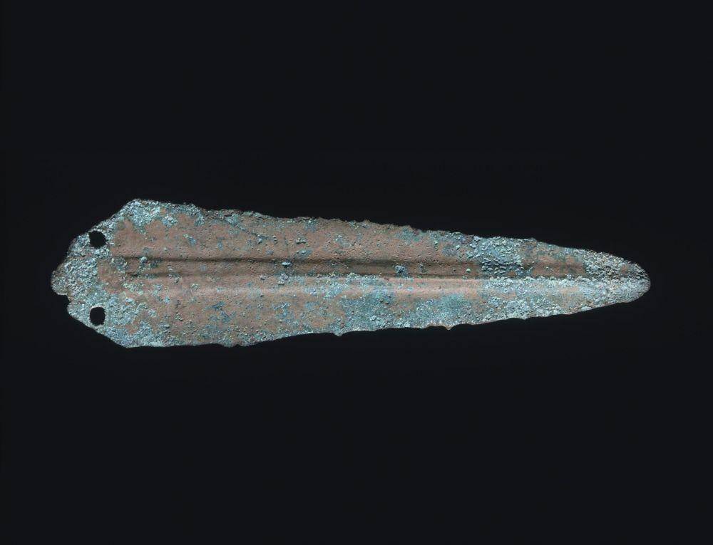 bilah perunggu yang digunakan untuk halberd pada 2400-2000 SM (museum.wales)