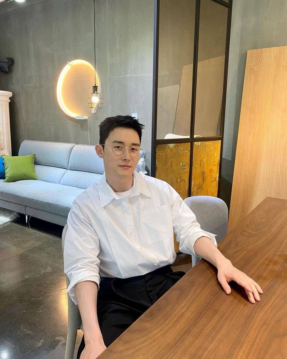 Kim Jun Han (instagram.com/junhan__kim)