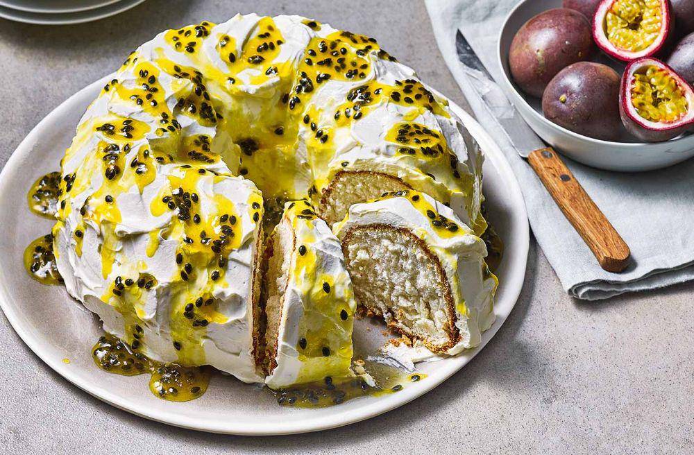ilustrasi angel food cake with passionfruit (realfood.tesco.com)