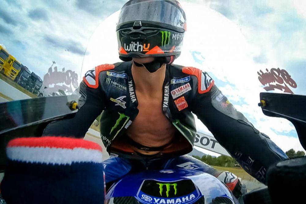 Ritsleting jaket balap Quartararo terbuka saat balapan GP Catalunya (motogp.com)