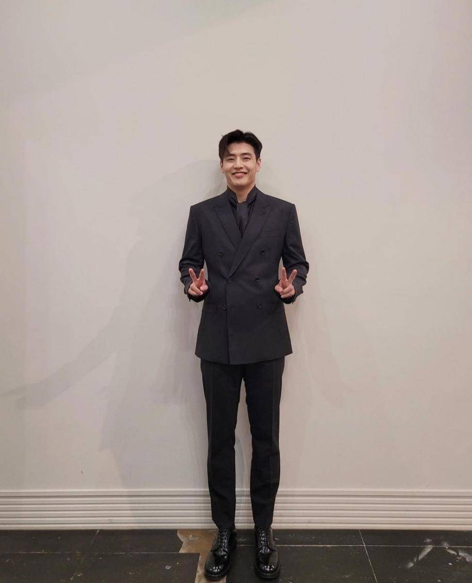 Kang Ha Neul (instagram.com/th_company_official)