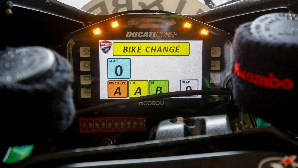 Tampilan dashboard motor Ducati Desmosedici