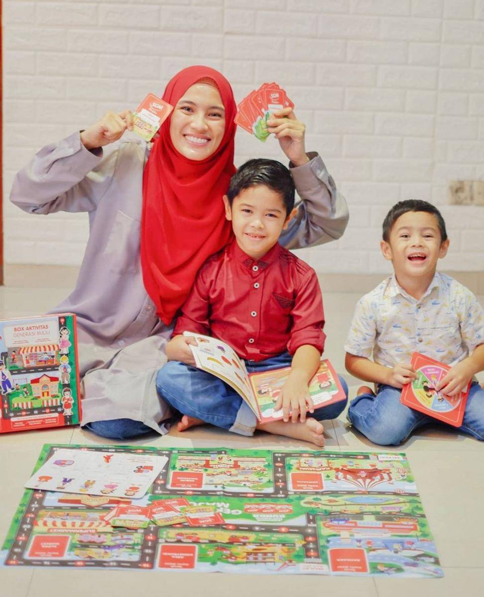 Alyssa Soebandono menemani buah hati belajar. (instagram.com/ichaseobandono)