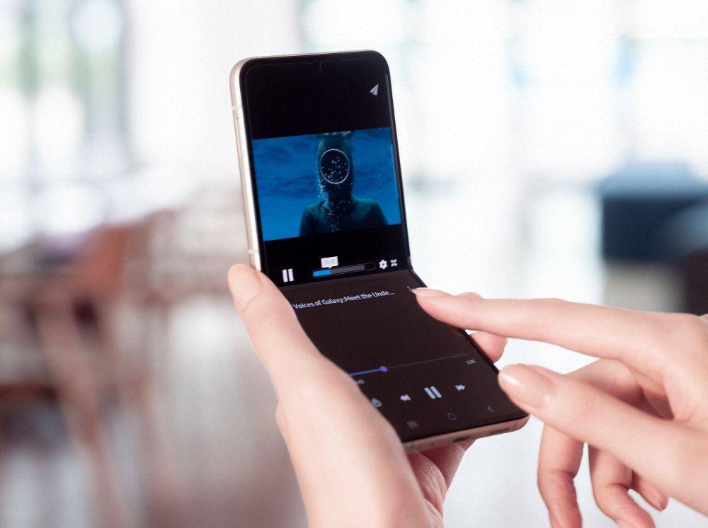 Samsung Galaxy Z Flip3 5G (Dok. Samsung)