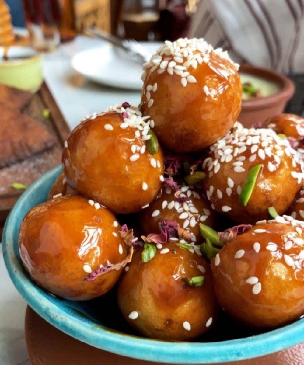 luqaimat (instagram.com/daliaskitchen)