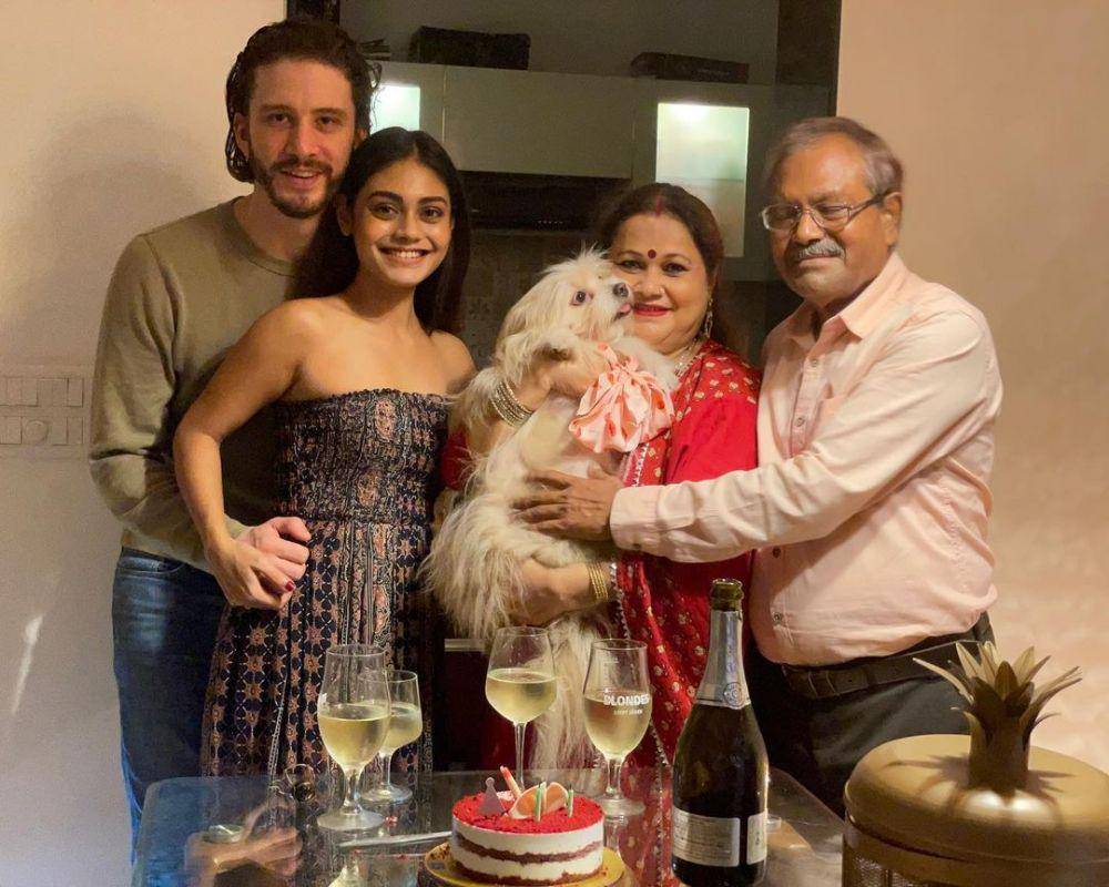 Sreejita De, pemain Uttaran, dan pacar bulenya (instagram.com/sreejita_de)
