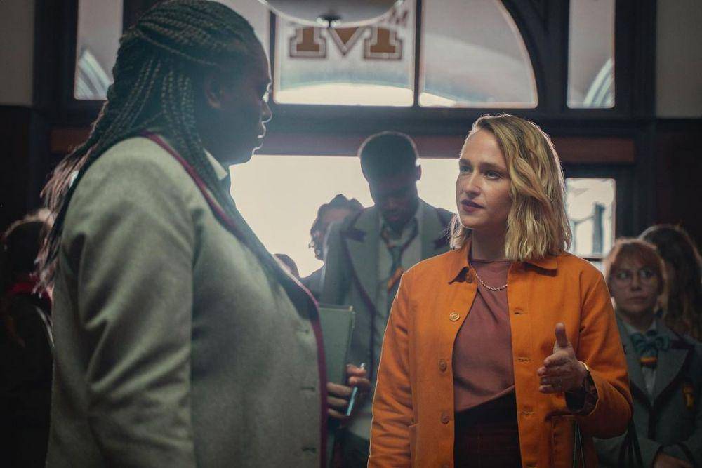 Chinenye Ezeudu dan Jemima Kirke di serial Sex Education 3 (instagram.com/sexeducation)