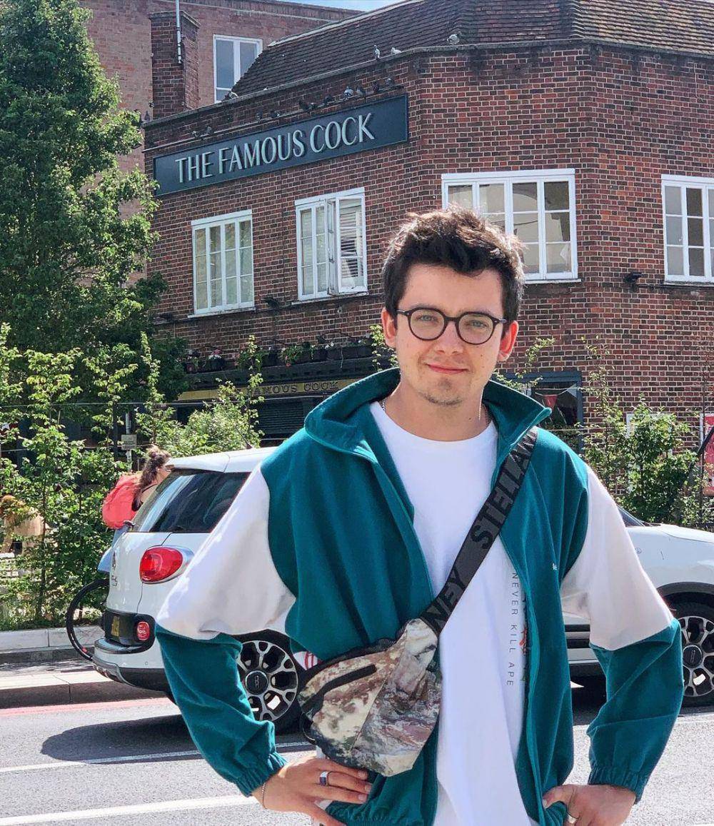 Asa Butterfield (instagram.com/asabopp)