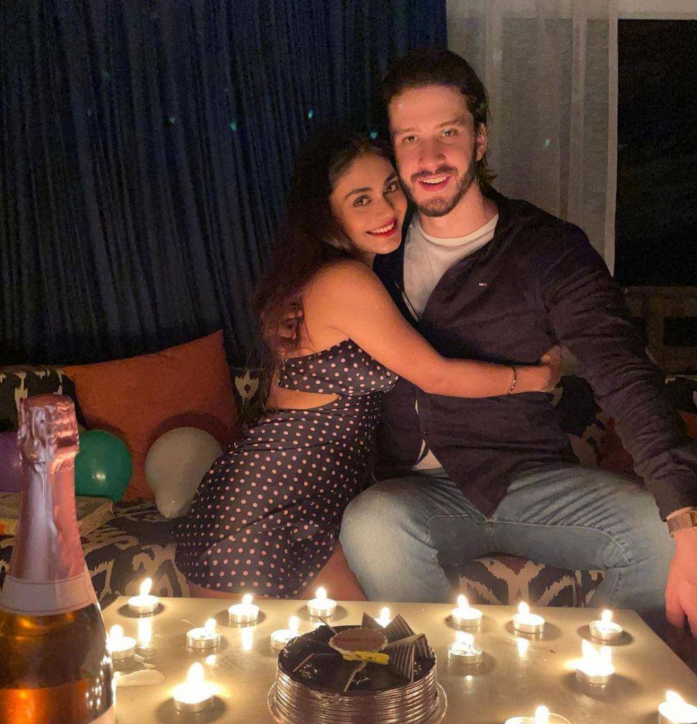 Sreejita De, pemain Uttaran, dan pacar bulenya (instagram.com/sreejita_de)