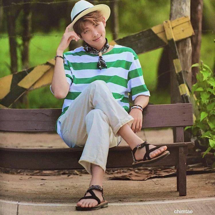Gaya busana RM BTS (instagram.com/btsnamjoon)