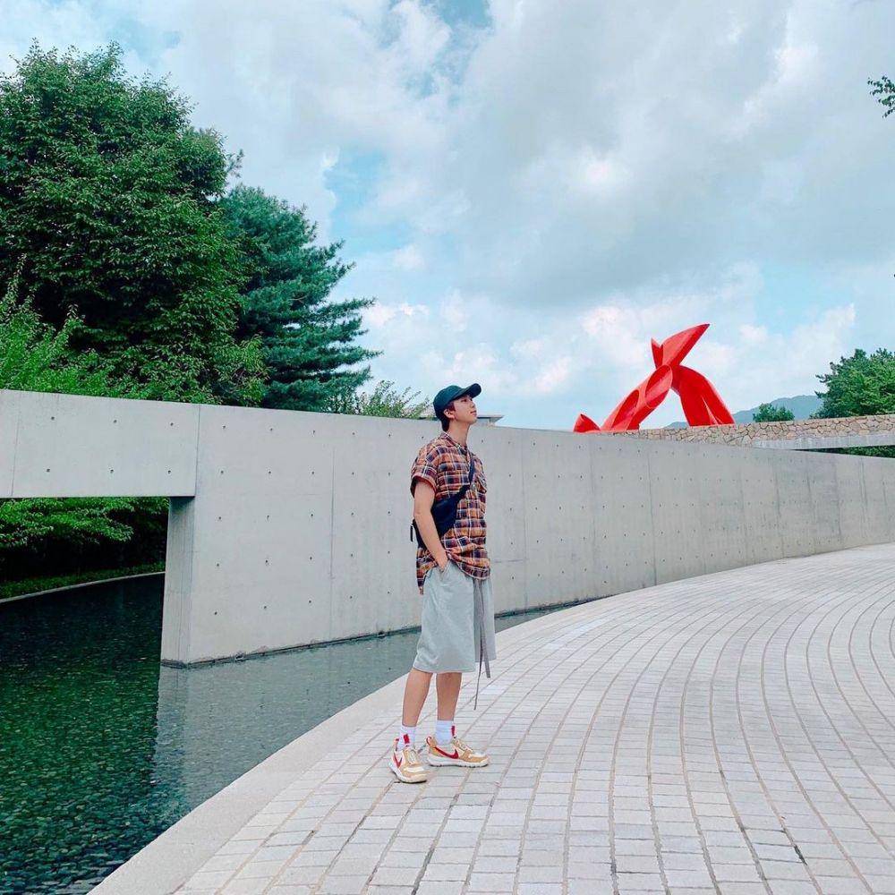 Gaya busana RM BTS (instagram.com/btsnamjoon)
