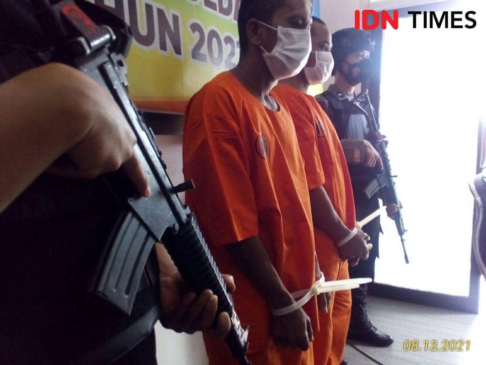 Penangkapan tersangka pencurian batu bara di Muara Pegah Kutai Kartanegara Kaltim. (IDN Times/Wibisono)