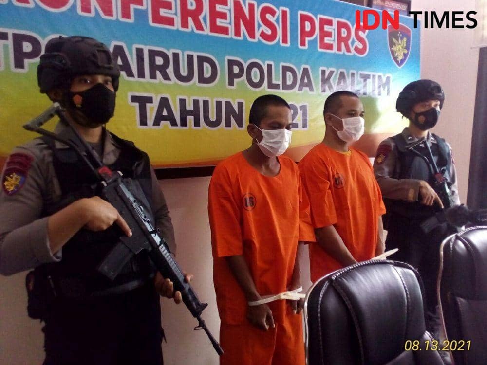 Penangkapan tersangka pencurian batu bara di Muara Pegah Kutai Kartanegara Kaltim. (IDN Times/Wibisono)