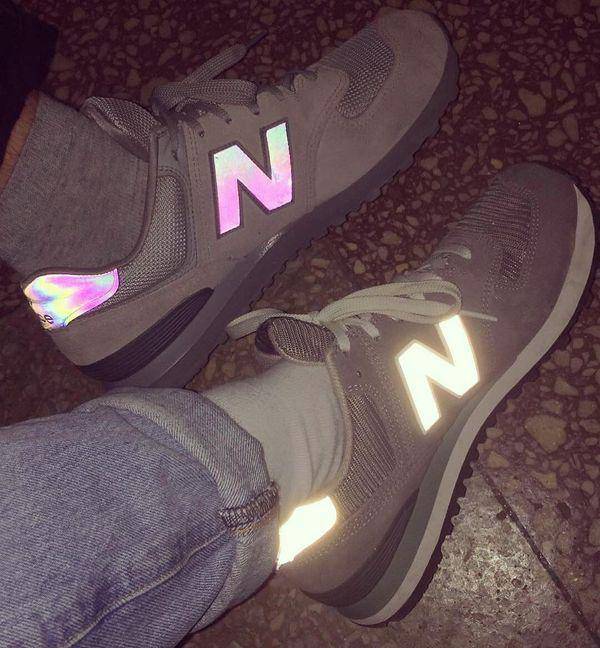 Ilustrasi sneakers dengan reflective material (instagram.com/stepa_stepochkin)
