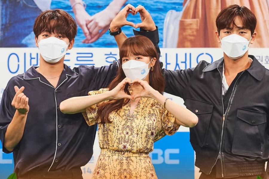 Taat Prokes, 10 Potret Konferensi Pers Drama Korea Check Out the Event