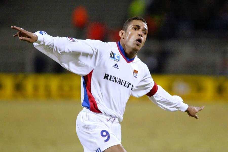 potret Sonny Anderson bersama Lyon (sports.fr)