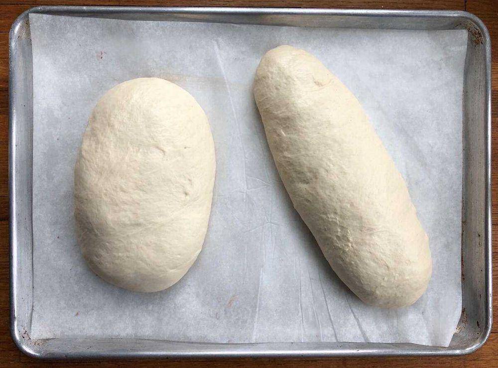 Bentuk adonan menjadi lonjong (kingarthurbaking.com)