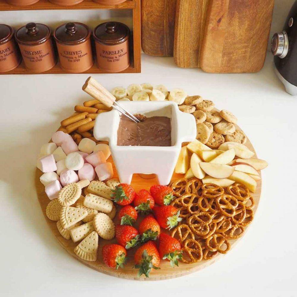 chocolate fondue (instagram.com/saltonlemon)