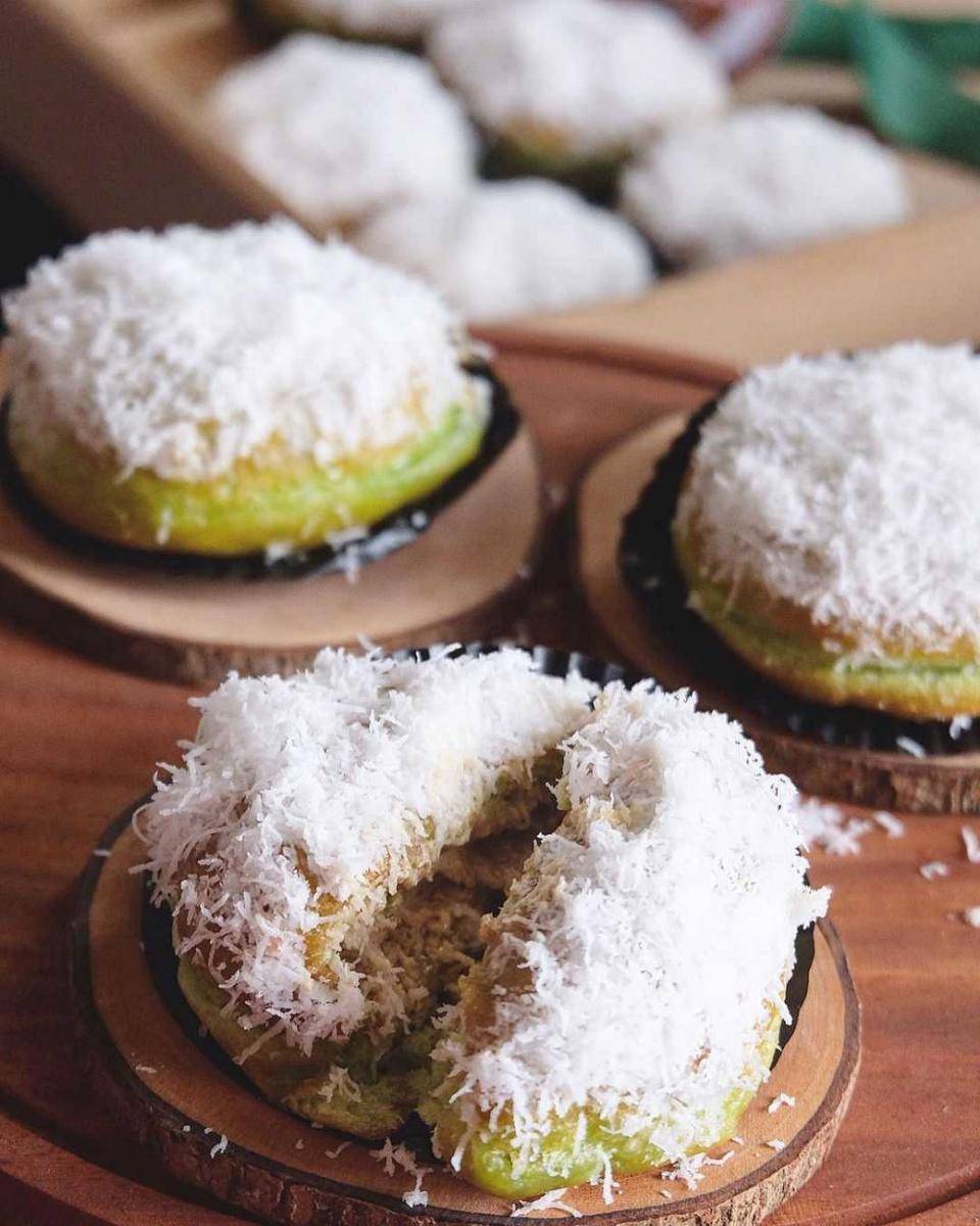 potret kudapan donat klepon (instagram.com/duniakulinersurabaya)
