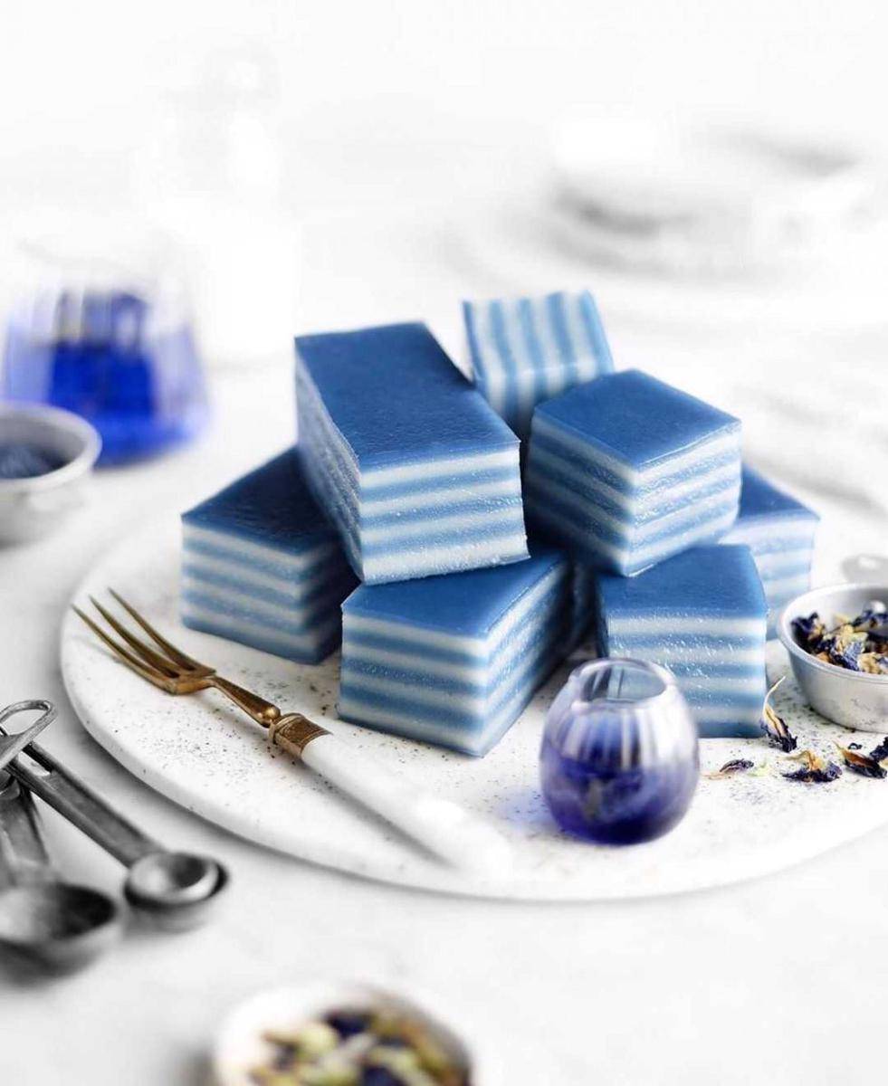 kuih lapis (instagram.com/avidofood)