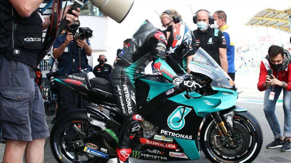 Garrett Gerloff saat akan keluar dari garasi Petronas pada GP Belanda (motogp.com)