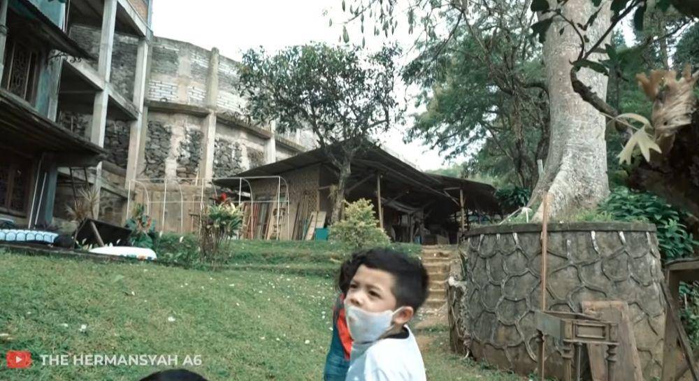 potret vila Ahmad Dhani (youtube.com/The Hermansyah A6)