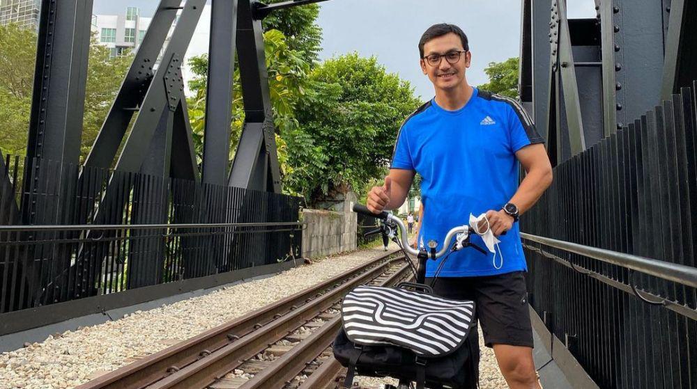 Hobi Gowes, 10 Potret Karismatik Gunawan Sudrajat di Usia 47 Tahun