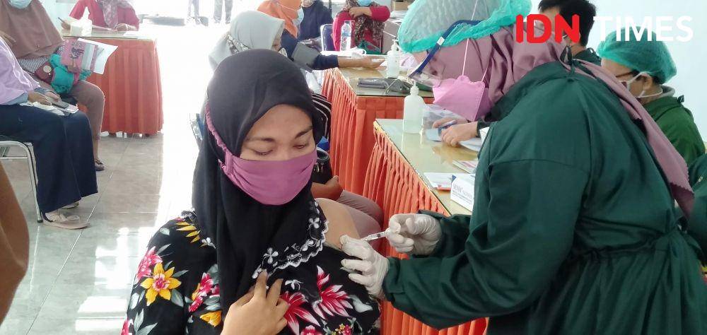 Ibu hamil di Bantul mulai terima suntikan vaksin COVID-19.(IDN Times/Daruwaskita)