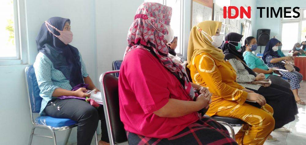 Antrian ibi hamil untuk mendapatkan vaksinasi COVID-19.(IDN Times/Daruwaskita)