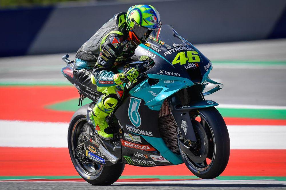 Senyum Valentino Rossi Usai Berpisah dengan Fans di Misano
