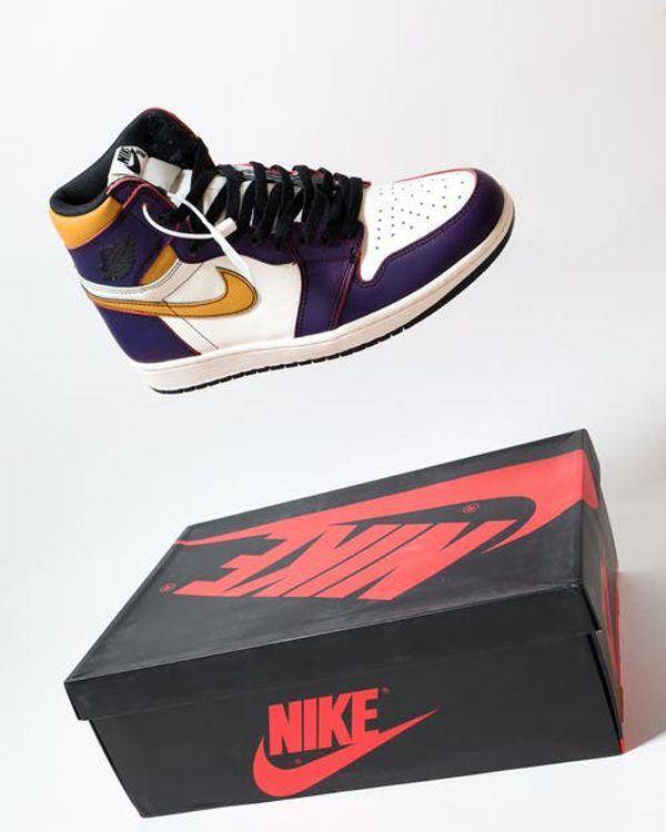 Ilustrasi sneakers BNWB (pexels/Ox Street)