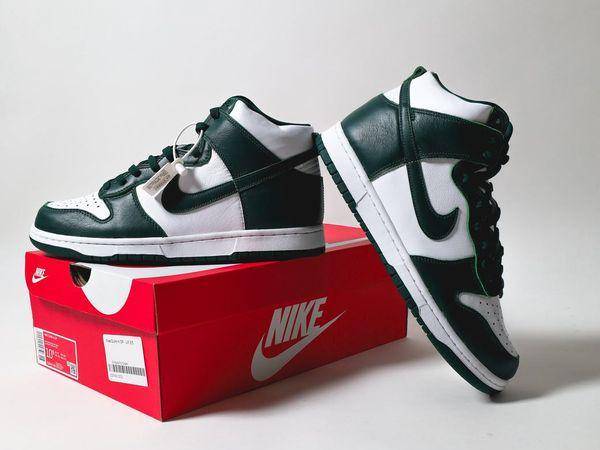 Iustrasi sneakers BNIB (pexels/Ox Street)