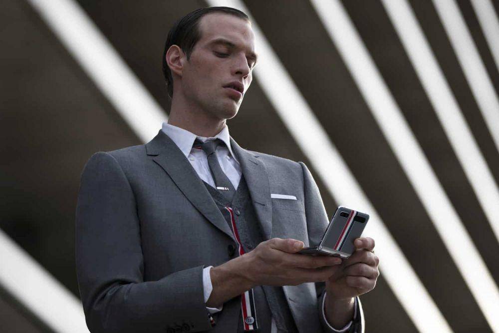 Samsung Galaxy Z Flip3 5G Thom Browne Edition (Dok. Samsung)