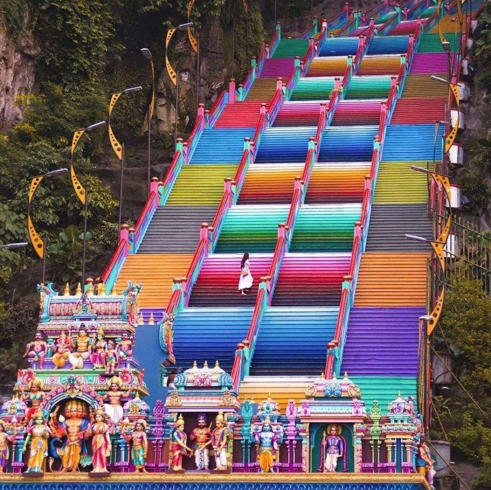 10 Tangga Paling Estetik di Dunia, Ada yang Warna-warni bak Pelangi