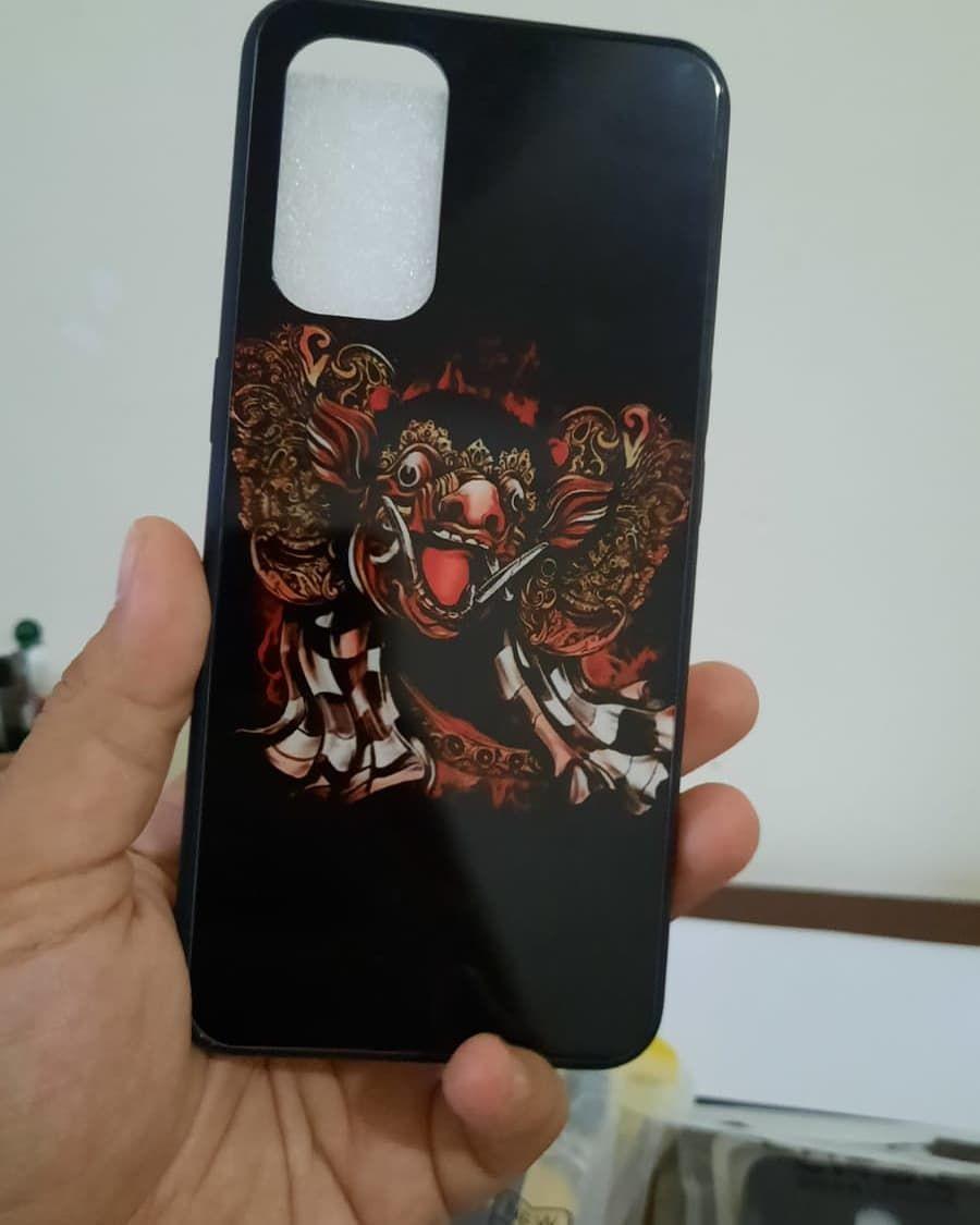 Ubah Mindset, Penjualan Costum Case HP Gambar Budaya Bali Makin Laris