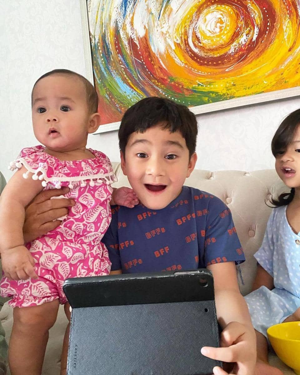 Aruni dan Rafathar (instagram.com/cacatengker)