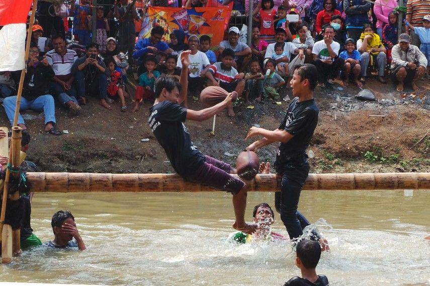 Lomba 17 Agustus di kantor