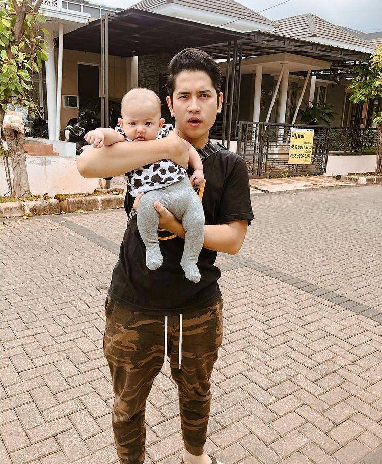 Zikri dan anak (Instagram.com/zikridaulay1)