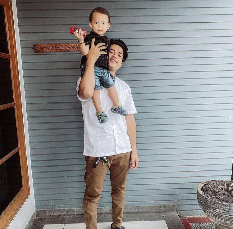 Zikri dan anak (Instagram.com/zikridaulay1)