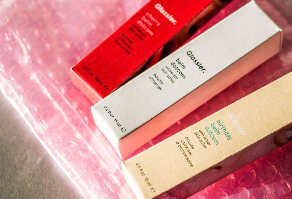 Ilustrasi produk lip balm (unsplash.com/Charisse Kenion)