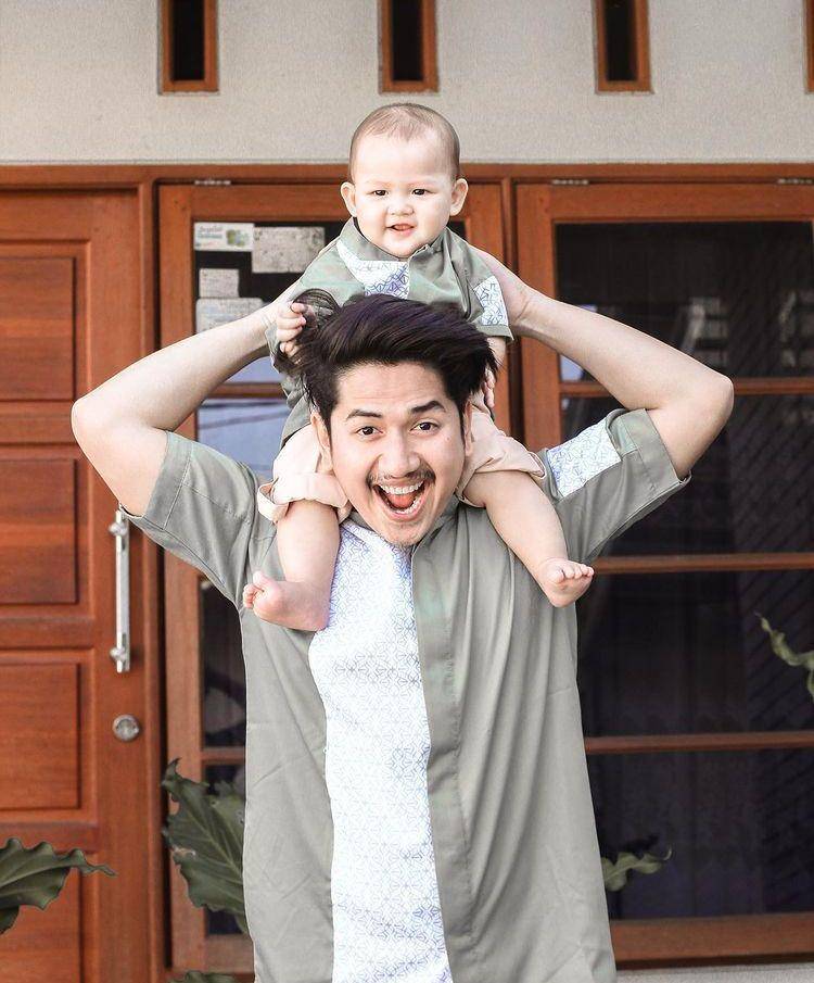 Zikri dan anak (Instagram.com/zikridaulay1)