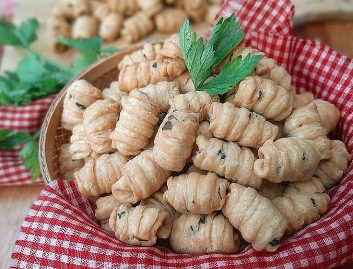 Resep Kue Garpu Gurih, Sulap Tepung Sisa Jadi Kudapan Renyah Enak Pol!