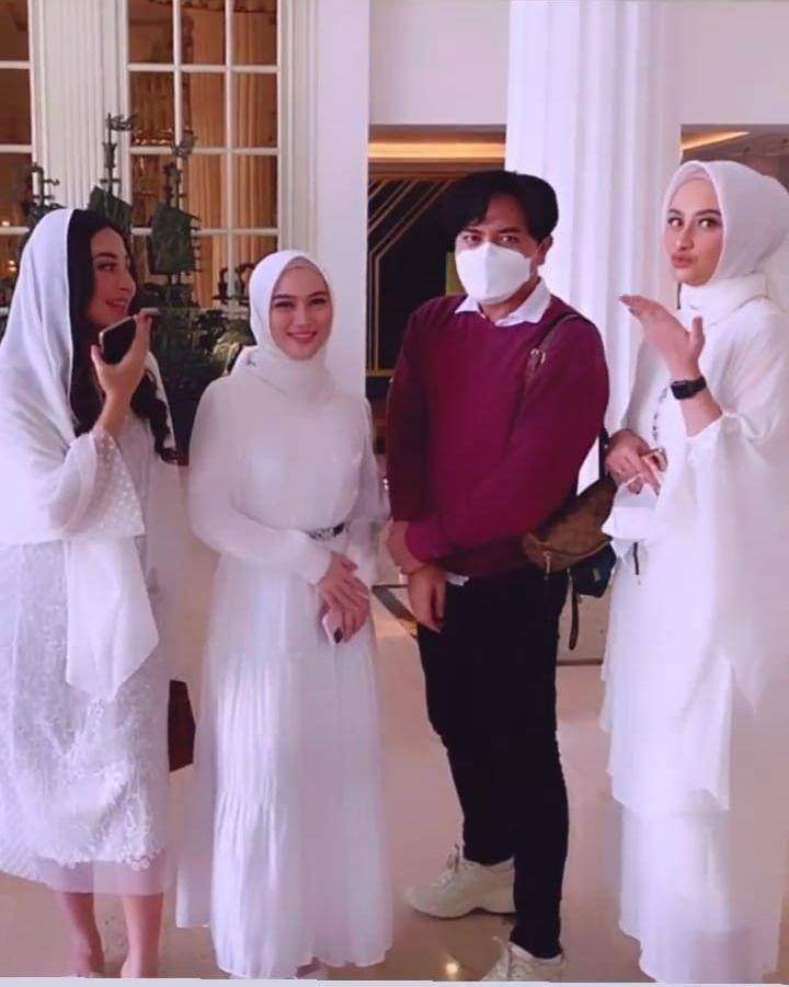 Gaya Artis di Pengajian Lesti Kejora (instagram.com/herrygarena90)