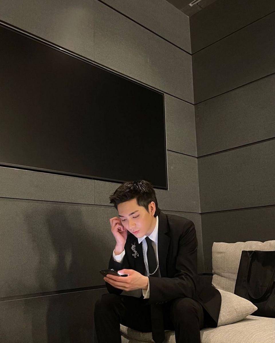 Aron NU'EST (instagram.com/nuestaron)