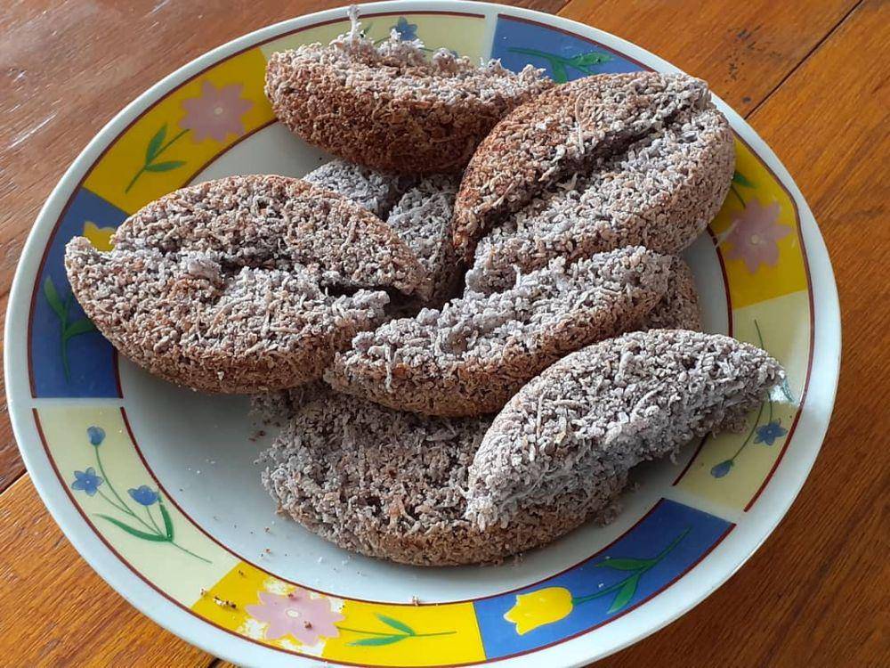 kue dange (instagram.com/renikitchen)