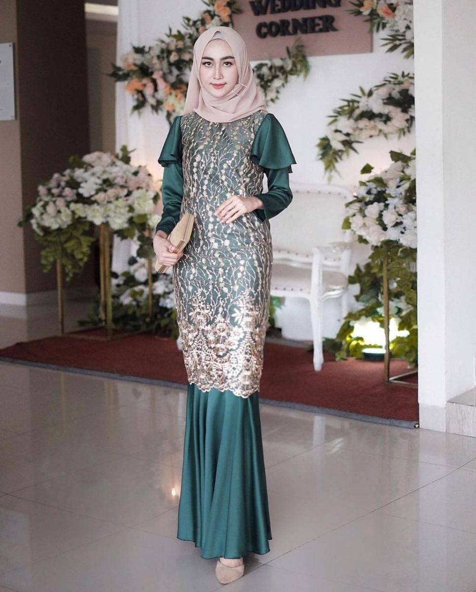 Sitti Azhari (instagram.com/sittiashari)