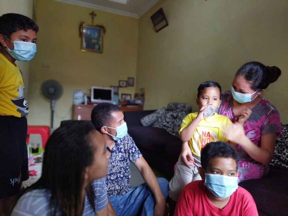 Haru, Anggota TNI Asuh 3 Anak yang Orang Tuanya Meninggal karena COVID